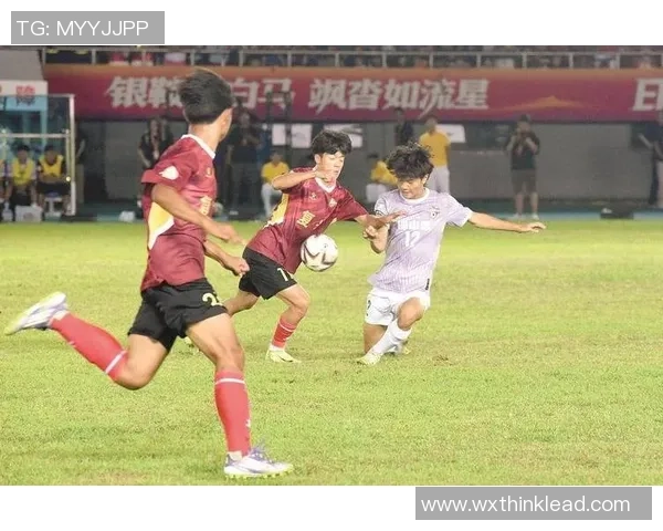 《星光闪耀绿茵场足球综艺挑战赛球星竞技激情大比拼》 《星光闪耀绿茵场足球综艺挑战赛球星竞技激情大比拼》