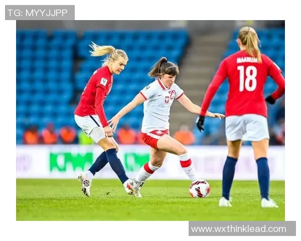 球星训练照展现足球鞋风采嫩妹子抢镜引关注 球星训练照展现足球鞋风采嫩妹子抢镜引关注